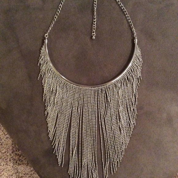Jewelry - Silver dramatic necklace